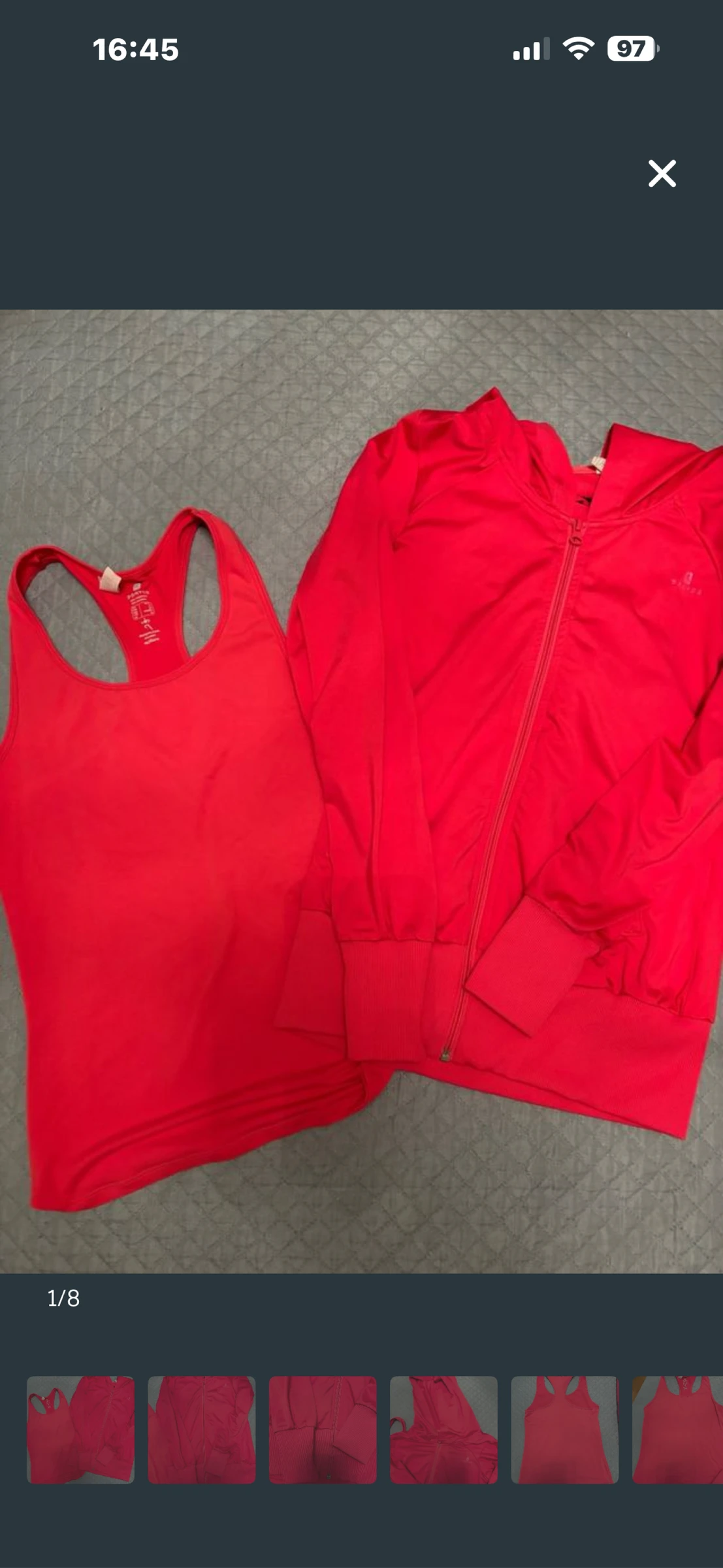 Chaqueta y camiseta de deporte, chica